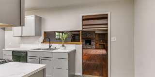 Beautiful updated home in The Village - 2 bed 1 bath Gallery 18