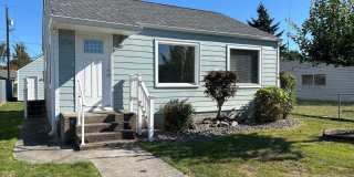 Charming 2-Bedroom Home with Detached Garage and Spacious Fenced Yard Gallery 1