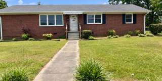 Three bedroom, 1.5 bath house in Burlington Gallery 1