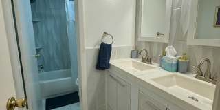 Beatifully updated Beach condo FULLY FURNISHED ANNUAL RENTAL 2/2 Gallery 23