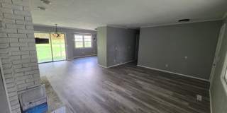 3 bedroom/1.5 bathroom house/2 car garage Gallery 4