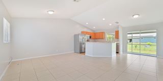Well Maintained Duplex in Lehigh with 1 Car Garage! Gallery 7