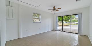 **3/2 House in San Carlos - Huge fenced backyard - City Water** Gallery 10