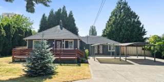 Kennydale Rambler with parking- Close to Lake Washington Gallery 1