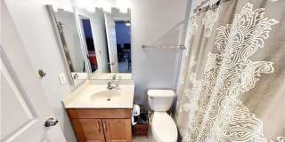 Amazing Three Bedroom Townhome in Southend! Gallery 21