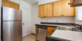 2 Bedroom Townhouse in Beautiful Cedar Hills Setting with Modern Amenities! Gallery 3