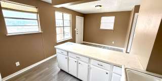 AVAILABLE NOW! 2 Bedroom / 1 Bath Duplex Near Brooks City Base! Gallery 10