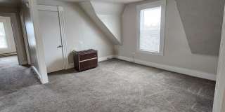 260 Laurel St Gallery 17