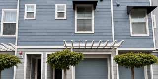 Beautiful updated luxury townhouse looking for new tenants Gallery 1