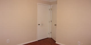 Beautiful 2 Bedroom Brick Ranch with Private Courtyard Patio Beautiful 2 Bedroom Brick Ranch with Private Courtyard Patio Gallery 15