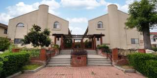 BEAUTIFUL 4 Bed 3 Bath unit Gallery 1