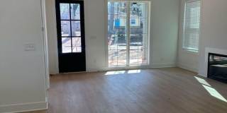 Room in 3 Bedroom Home at Plaza Ave SW Gallery 6