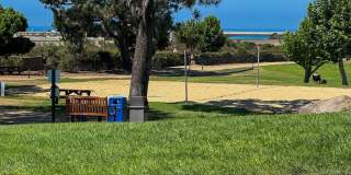 Luxurious Coastal Living: Fully Remodeled 3-Bed, 3.5-Bath with Ocean Views in Sea Point Gallery 42