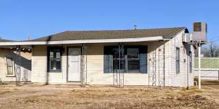 Cozy Modern Living – Bright 2‑Bedroom Home Near Snyder High Gallery 1