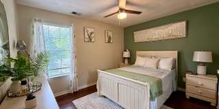 Beutifully updated 4 bed 2.5 bath home with large yard! Gallery 21