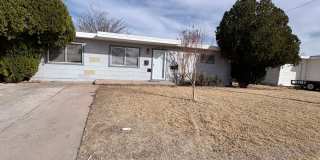 Charming 2 Bedroom, 1 Bath Home with Spacious Yard! Gallery 1