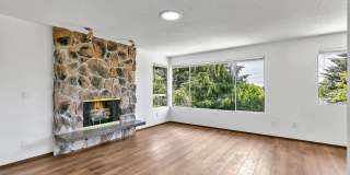 Fully Renovated 3BD Upper Duplex with Garage & Garden in West Seattle Gallery 6