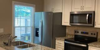 Beautifully Renovated Townhome Beautifully Renovated Townhome Gallery 6