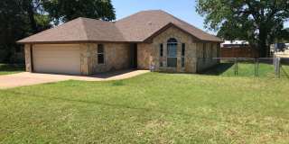 AVAILABLE NOW Single Family Home 3/2/2 Gallery 1