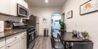 Renovated 3BR in South Side Flats | 100 Walk Score | In-Unit Laundry Gallery 3