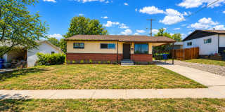 Updated 5 bedroom home is ready for you! Gallery 12