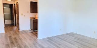 402 W 1st St Gallery 1