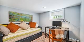 Charming Furnished Basement Unit in Regis – Northwest Denver Gallery 21