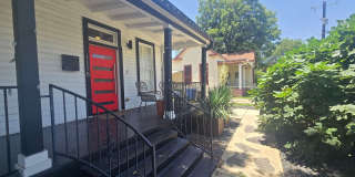 Beautiful Renovated Historical Home by Downtown SA! Gallery 3