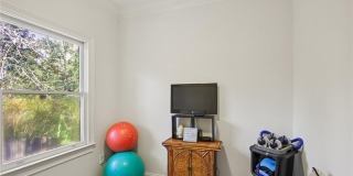 1930 Wildwood Place NE Gallery 23