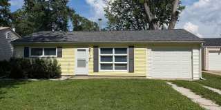 Updated 2 Bedroom Gem with Large Fenced Yard & Garage Gallery 1