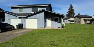 Updated 2 bedroom 1.5 bathroom duplex! Gallery 1