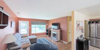 Charming 3 Bedroom, 2 Bathroom NE ABQ Home. Refrigerated Air! Spacious backyard. Near Uptown Gallery 5