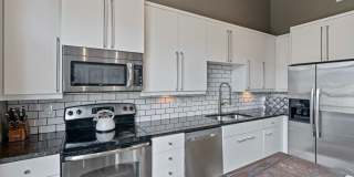 Fully Furnished 2 Bed / 2 Bath Modern Apartment Near Union Station! $2695.00! Gallery 10