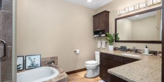 Top Floor Condo for rent! Gallery 12