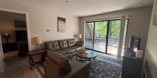 Short-mid term housing, furnished condo 2 bed/2 bath walking distance to Pearl St., CU and close to Hiking and Biking Gallery 13