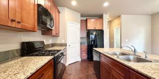 Modern 3 Bed/2.5 Bath with Double Car Garage Townhome in Sandy, OR! Gallery 10