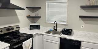 Room in 5 Bedroom Home at Newberry Trl Gallery 1