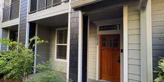 Charming 2BR Condo in West Linn Gallery 1