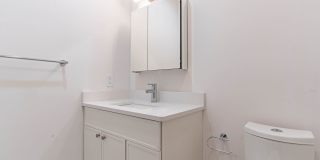Modern 4.5 Bed/3 Bath in Allston with Washer and Dryer in Unit! Gallery 17