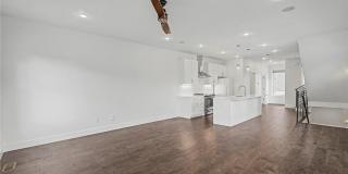 644 SW B Street Gallery 6