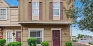 Very clean and move in ready townhome Gallery 1