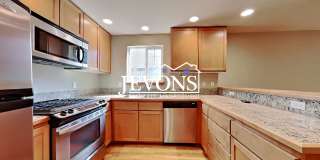 Charming two-story condo with two master suites - Pet Friendly! Gallery 4