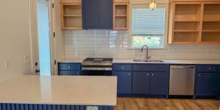 Clean like-new home for rent near the UofA Gallery 3