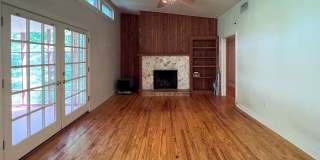 2BR/2BR Near Law School - Available Early August! Gallery 11