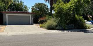 WELL MAINTAINED SINGLE STORY HOME WITH SOLAR PANELS Gallery 1