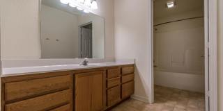 202 E 20th - 4-Bed/3-Bath Townhouse - Walking distance to stadium! Gallery 11
