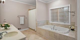 12 WINDERMERE WAY Gallery 25