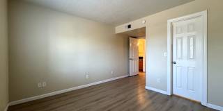 MELROSE DISTRICT CONDO WITH HUGE MOVE-IN SPECIAL – HALF OFF FIRST & SECOND MONTH’S RENT! Gallery 28