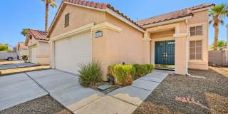 Beautifully Updated 3 Bedroom Home with Designer Kitchen & Cozy Fireplace Gallery 3