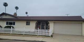 4-Bed, 2.5-Bath House w/2-Car Garage & Pool Gallery 10